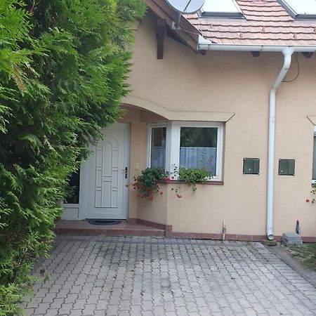 Revesz Apartment Mosonmagyarovar Bagian luar foto