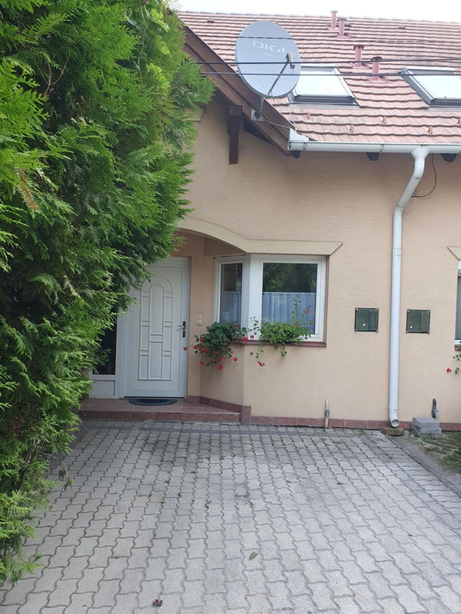 Revesz Apartment Mosonmagyarovar Bagian luar foto